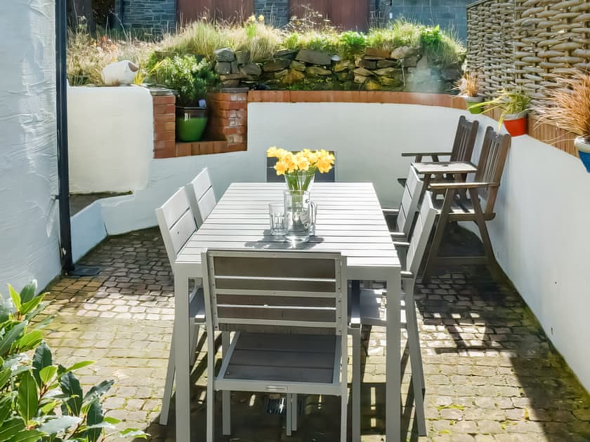 Sitting-out-area | Rose Villa, Brynhenllan, Dinas Cross, Pembrokeshire