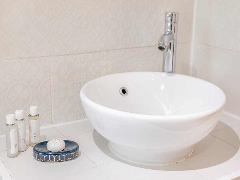 Bathroom | Fishermans Cottage, St Ives
