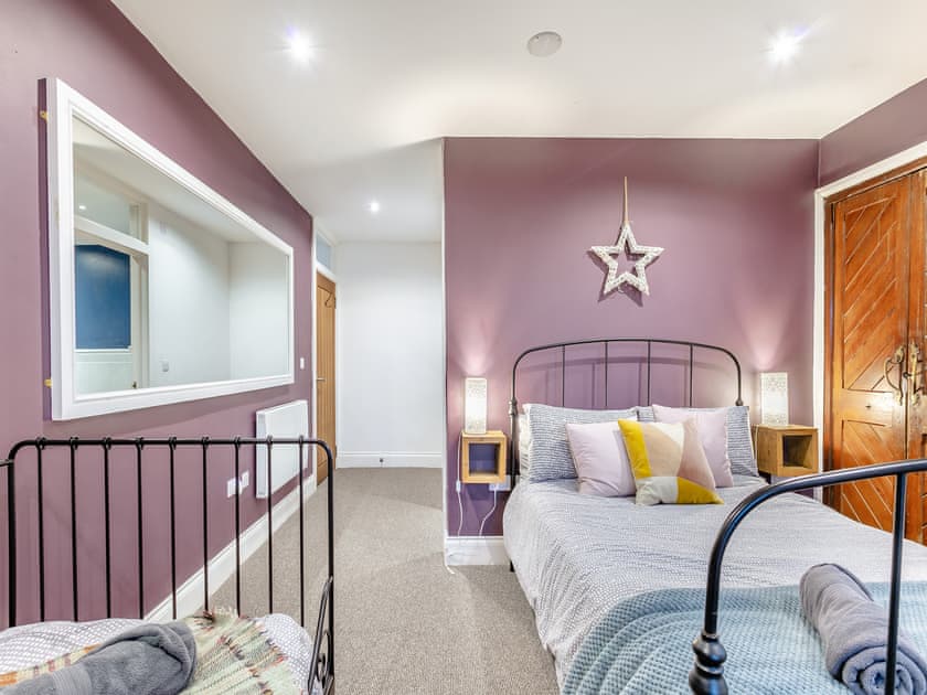 Twin bedroom | North Lake Chapel, East Worlington, near Chulmleigh