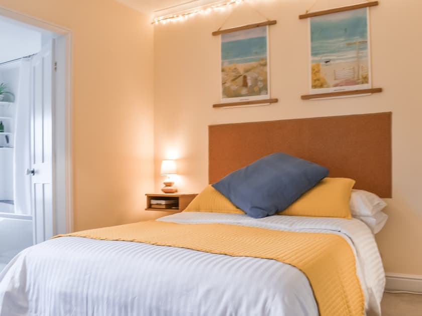 Double bedroom | Ratcliffe Cottage, Ipswich