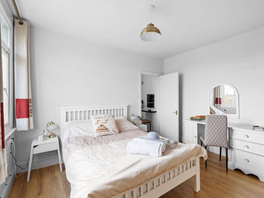 Double bedroom | Chapter Meadow, Worcester