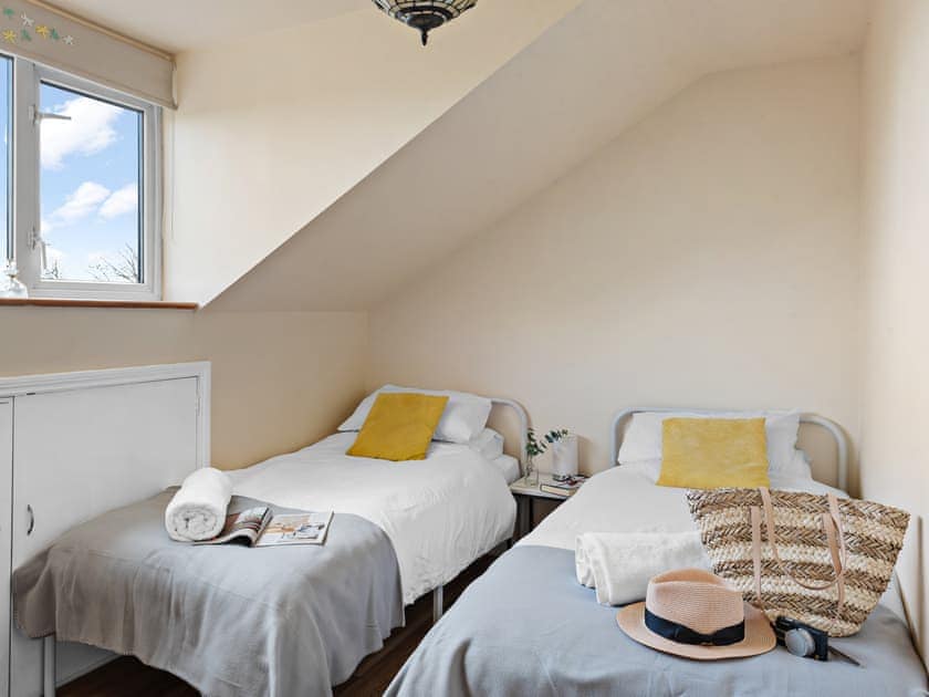 Twin bedroom | Chapter Meadow, Worcester