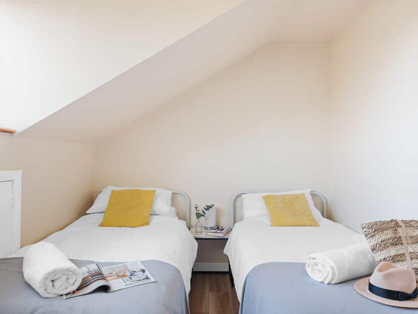 Twin bedroom | Chapter Meadow, Worcester
