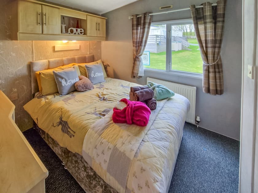 Double bedroom | Roe Meadow 3 - K & J’s Hot Tub Retreats, Newton Stewart