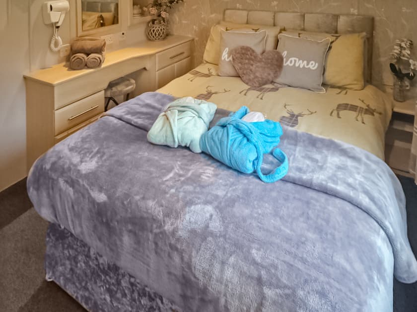 Double bedroom | Roe Meadow 3 - K & J’s Hot Tub Retreats, Newton Stewart