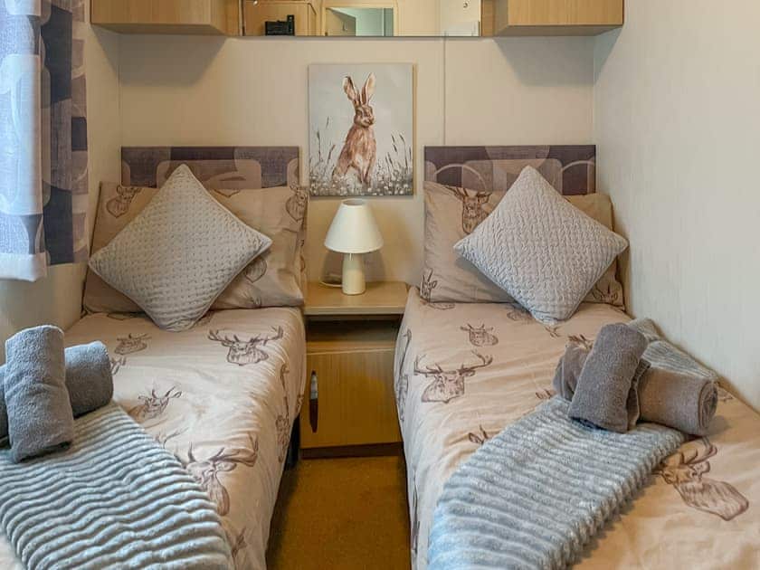 Twin bedroom | The Highlander - K & J’s Hot Tub Retreats, Newton Stewart