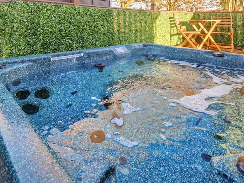 Hot tub | Cascade Mini Lodge - K & J’s Hot Tub Retreats, Newton Stewart