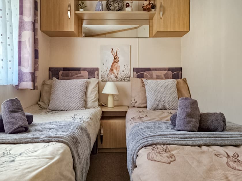 Twin bedroom | Cascade Mini Lodge - K & J’s Hot Tub Retreats, Newton Stewart