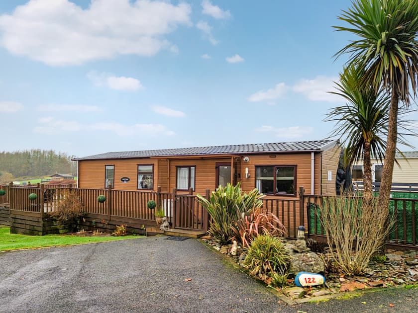 Exterior | Cascade Mini Lodge - K & J’s Hot Tub Retreats, Newton Stewart