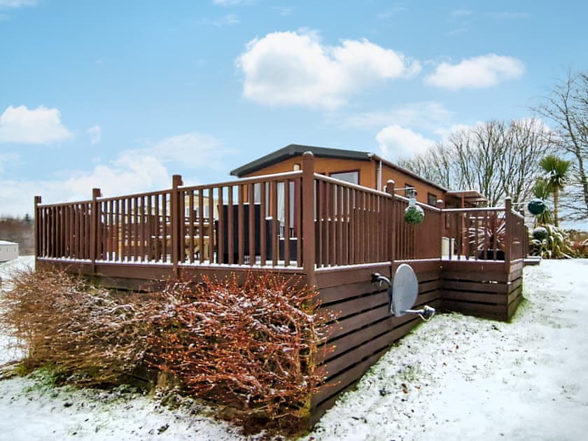 Exterior | Cascade Mini Lodge - K & J’s Hot Tub Retreats, Newton Stewart