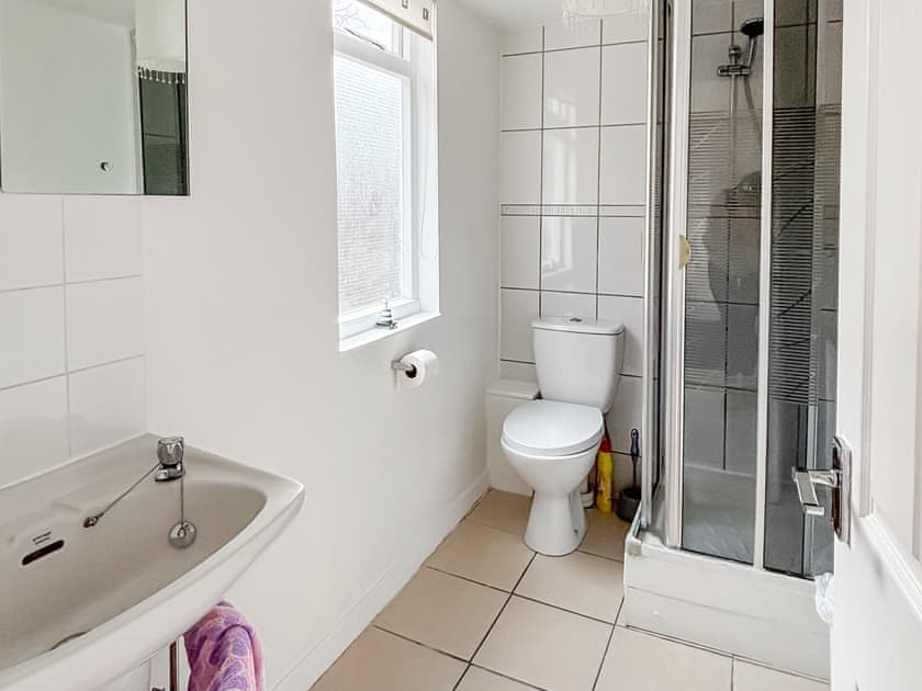 Bathroom | Ivydene Cottage, Cromarty