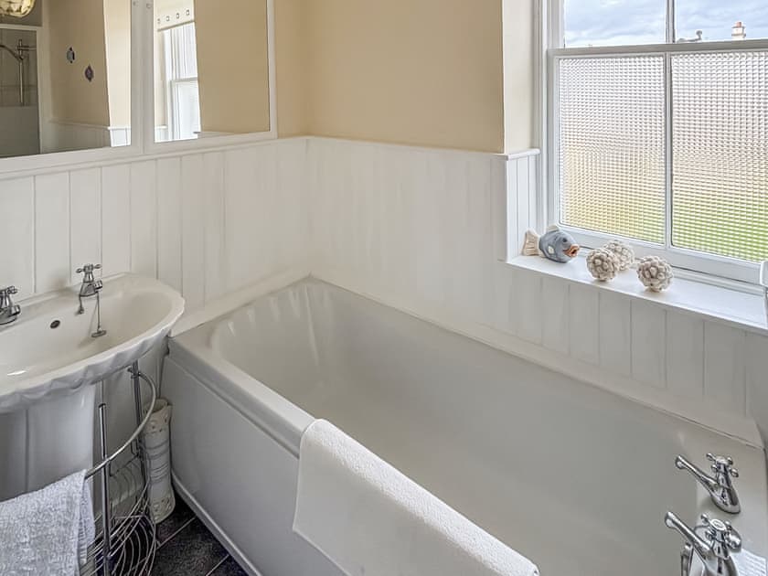 Bathroom | Ivydene Cottage, Cromarty