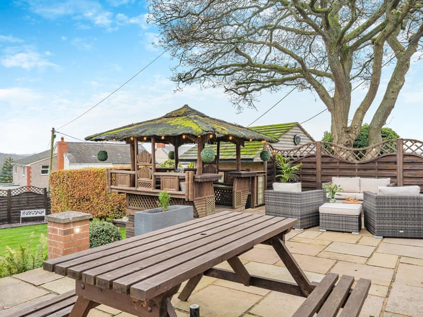 Sitting-out-area | Delcroft, Drybrook