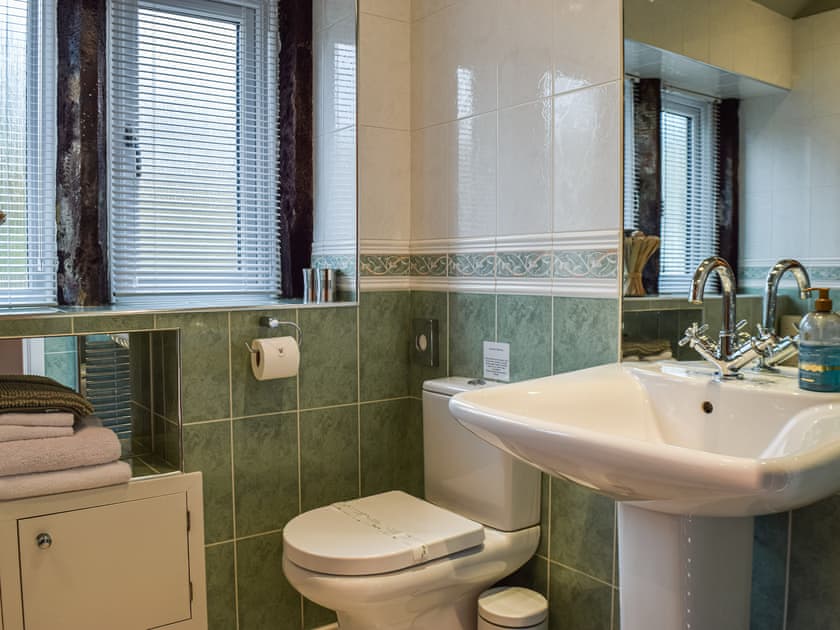 Bathroom | Trough Cottage - Lane Farm, Holmfirth