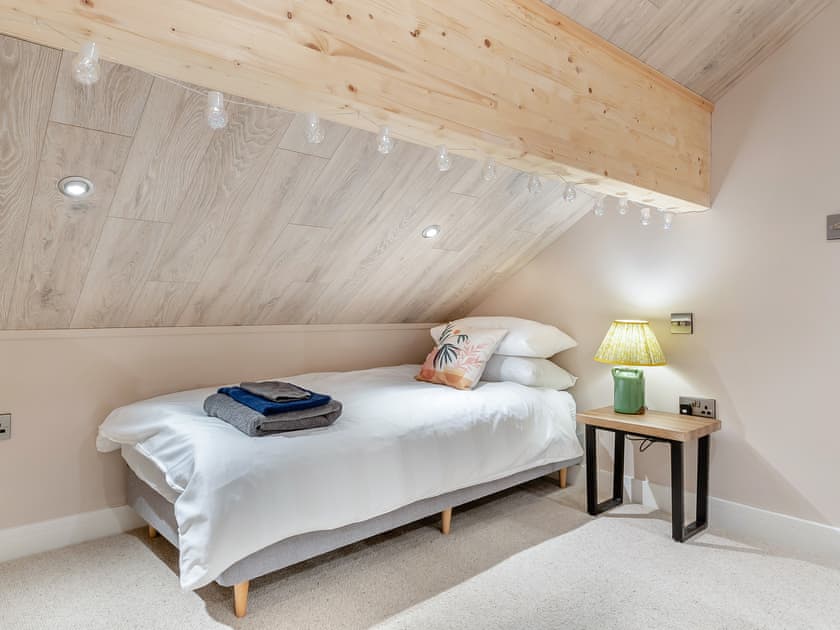 Twin bedroom | OhSo Cabin, Exeter