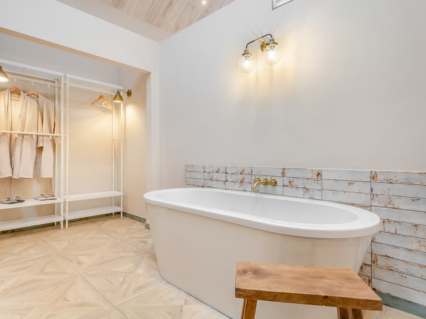 Bathroom | OhSo Cabin, Exeter