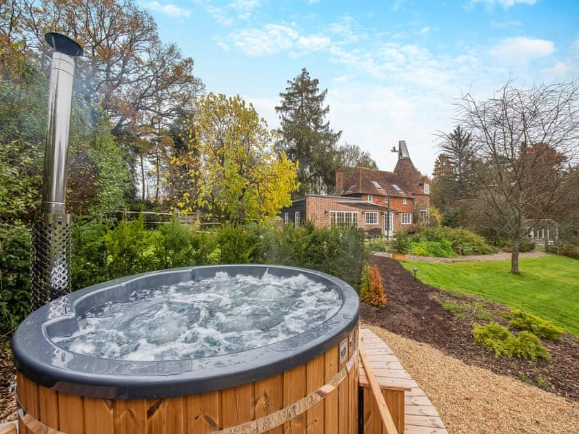 Wood-Fired Hot Tub  | Mousehall Oast, Wadhurst