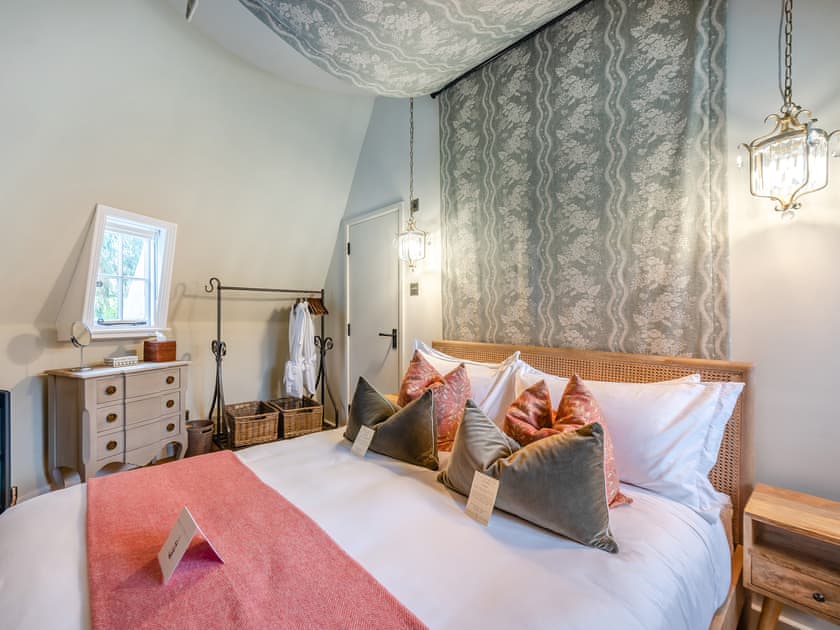 Double bedroom | Mousehall Oast, Wadhurst