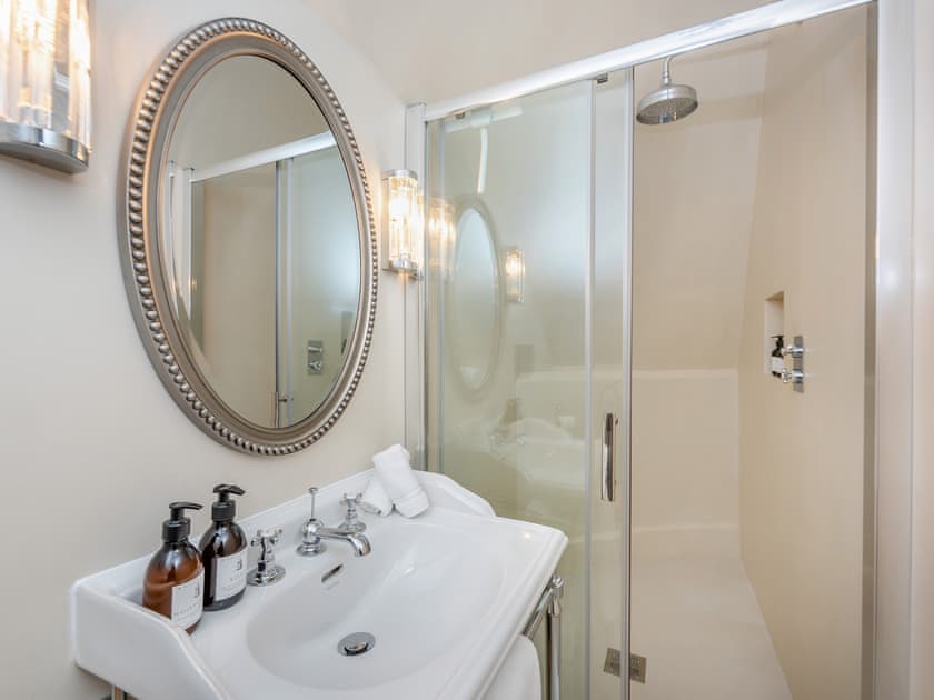 Bathroom | Mousehall Oast, Wadhurst