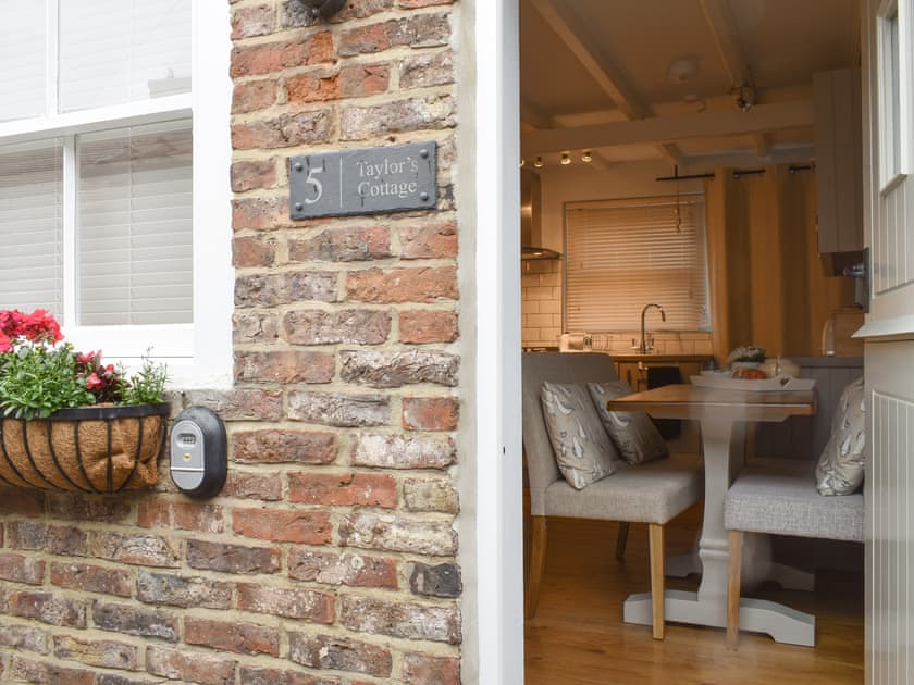 Exterior | Taylor’s Cottage, Whitby