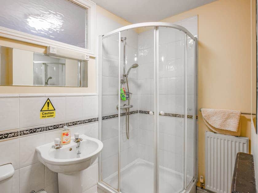 Ensuite shower room  | Paul Pry, Ludlow
