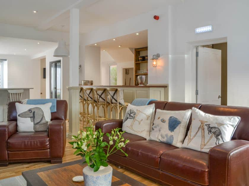 Living area | The Parade - Rowan Properties, Bridlington