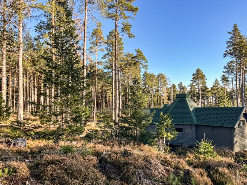 Exterior | Hawthorn - Cairngorm Bothies, Ballater