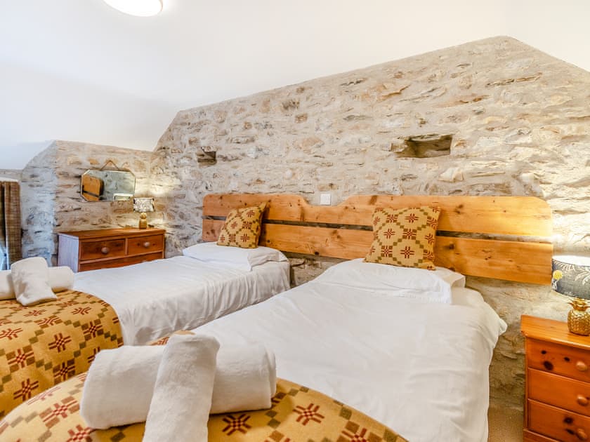 Twin bedroom | Ty Eufron, St. Davids