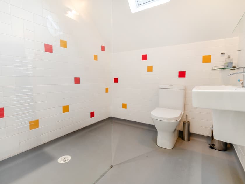 Bathroom | Ty Eufron, St. Davids