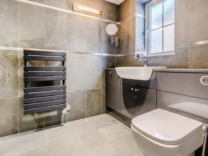 Bathroom | Ty Eufron, St. Davids