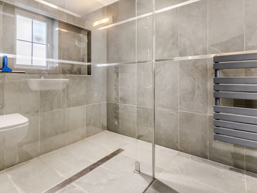 Bathroom | Ty Eufron, St. Davids