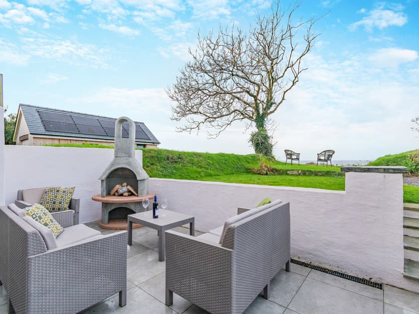 Sitting-out-area | Ty Eufron, St. Davids