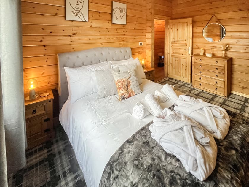Double bedroom | Coo Lodge - Stag and Coo Holidays, Falkirk