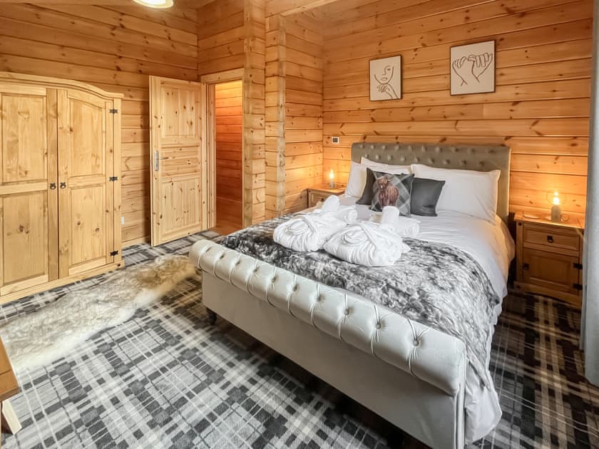 Double bedroom | Coo Lodge - Stag and Coo Holidays, Falkirk