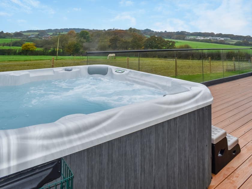 Hot tub | The Old Cowshed, Thorness