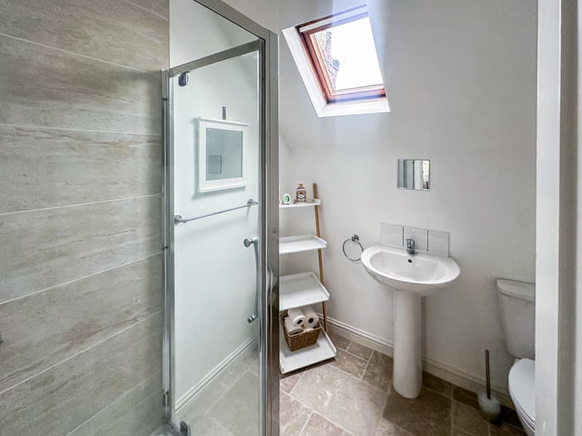 Bathroom | Coastal Charm - Seashore Apartments, Paignton
