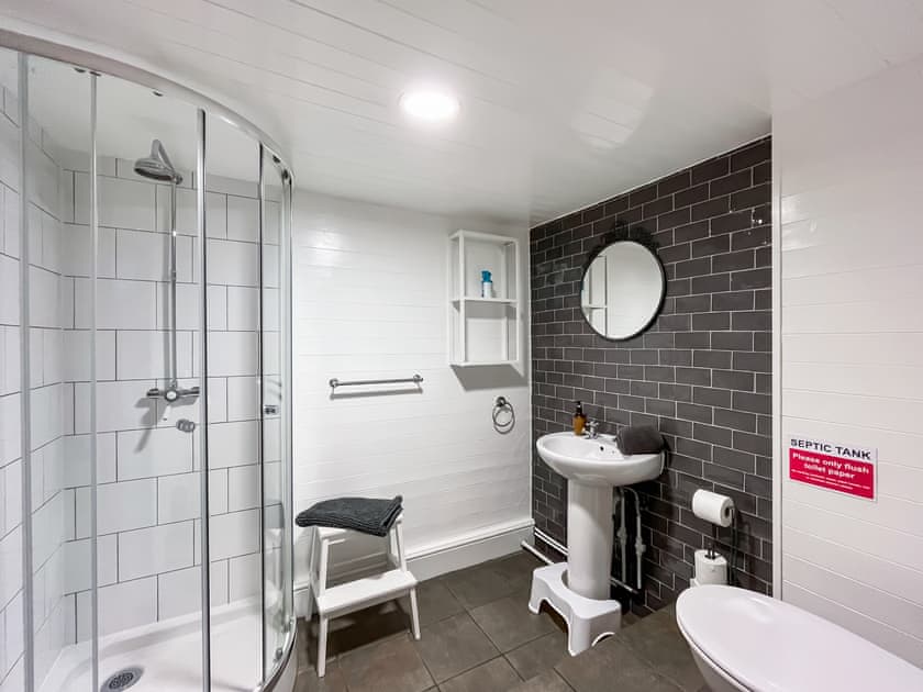 Bathroom | Mews Cottage, Trowbridge