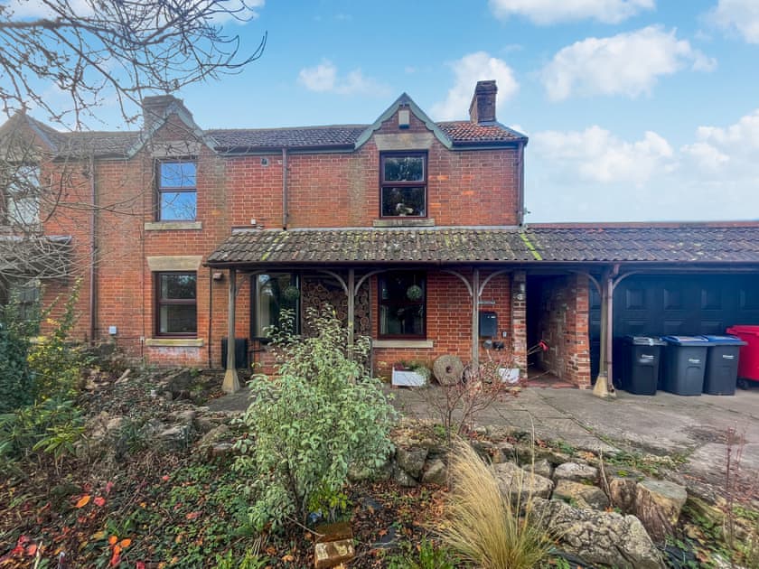 Exterior | Mews Cottage, Trowbridge