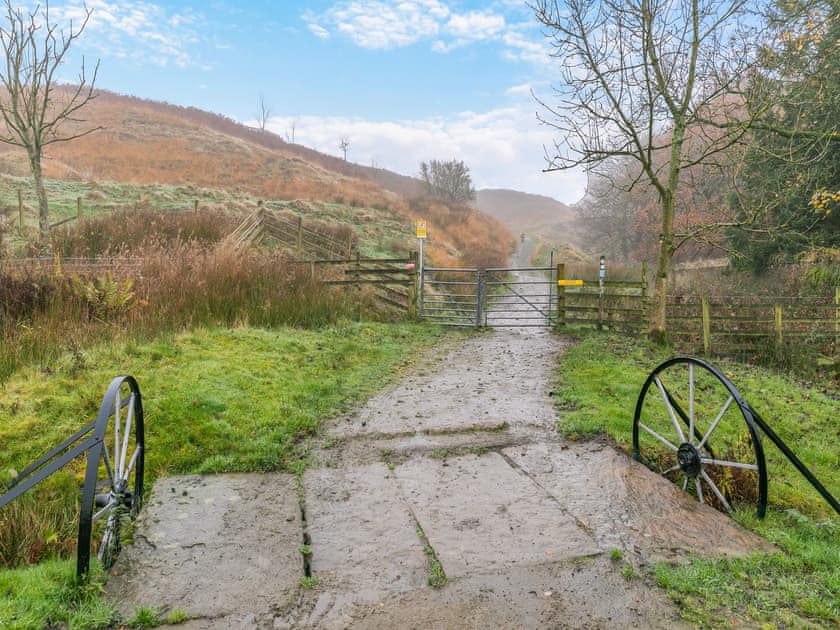 Outdoor | Syke Farm Cottage, Littleborough