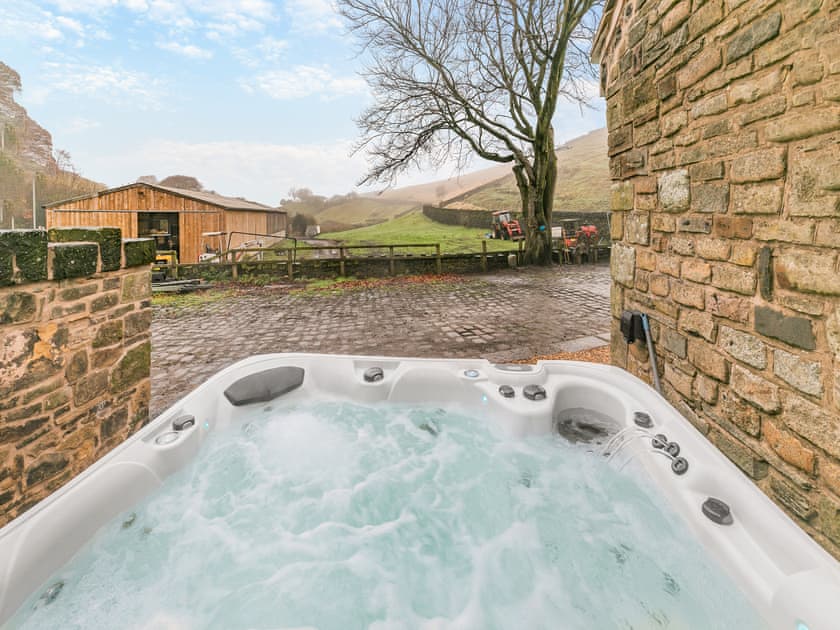 Hot tub | Syke Farm Cottage, Littleborough
