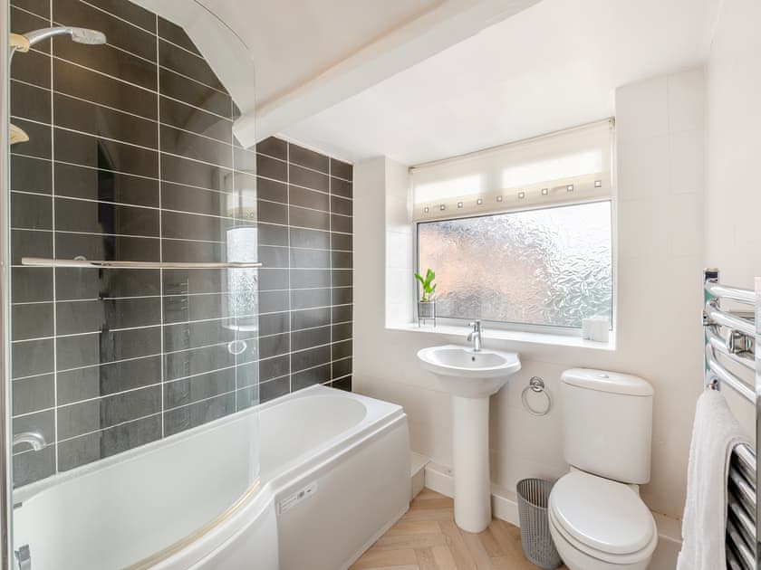 Bathroom | Lillie’s Cottage, Sewerby