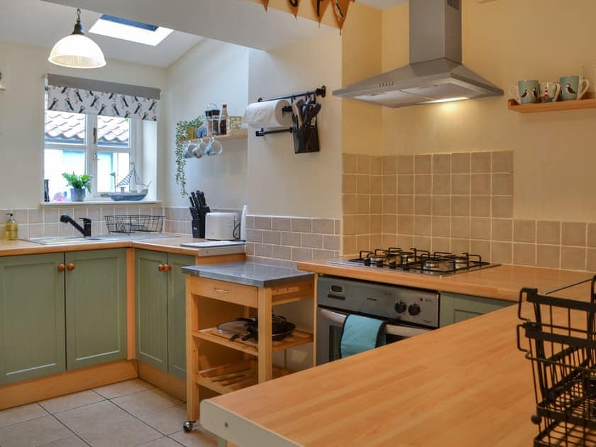 Kitchen | Puffin’s Nest - Longsmith Cottages, Flamborough