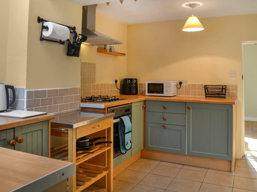 Kitchen | Puffin’s Nest - Longsmith Cottages, Flamborough