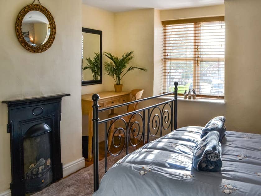 Double bedroom | Puffin’s Nest - Longsmith Cottages, Flamborough