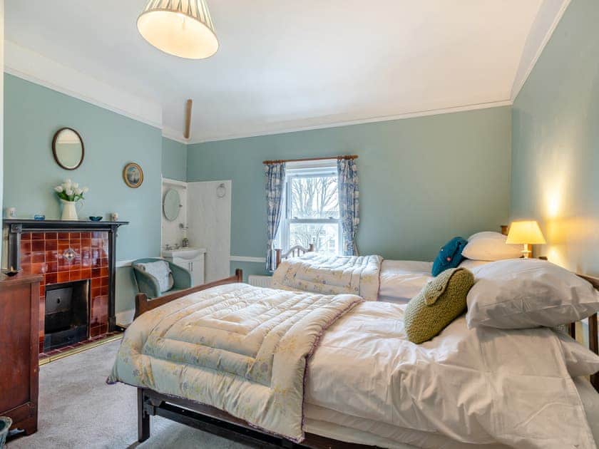 Twin bedroom | Casa Carlotte House, Lowestoft