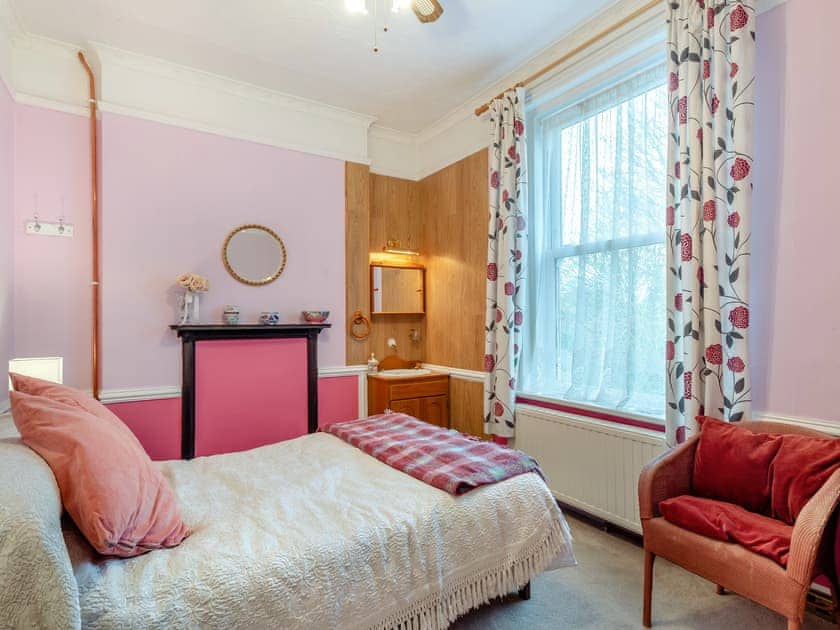 Small double bedroom  | Casa Carlotte House, Lowestoft
