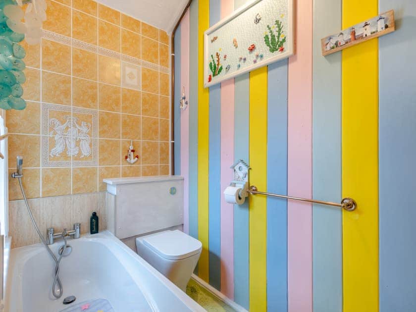 Bathroom | Casa Carlotte House, Lowestoft