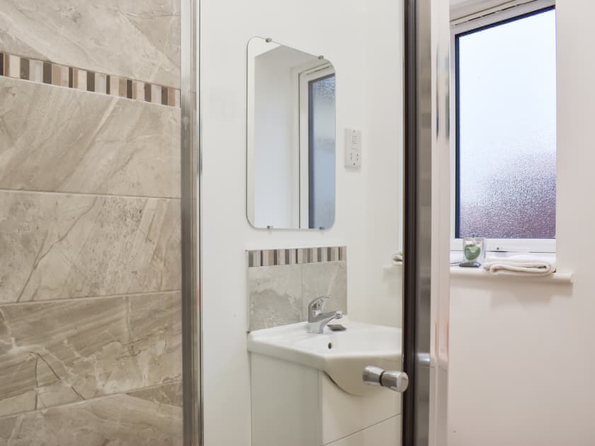 Bathroom | West Cliff Retreat, Whitby