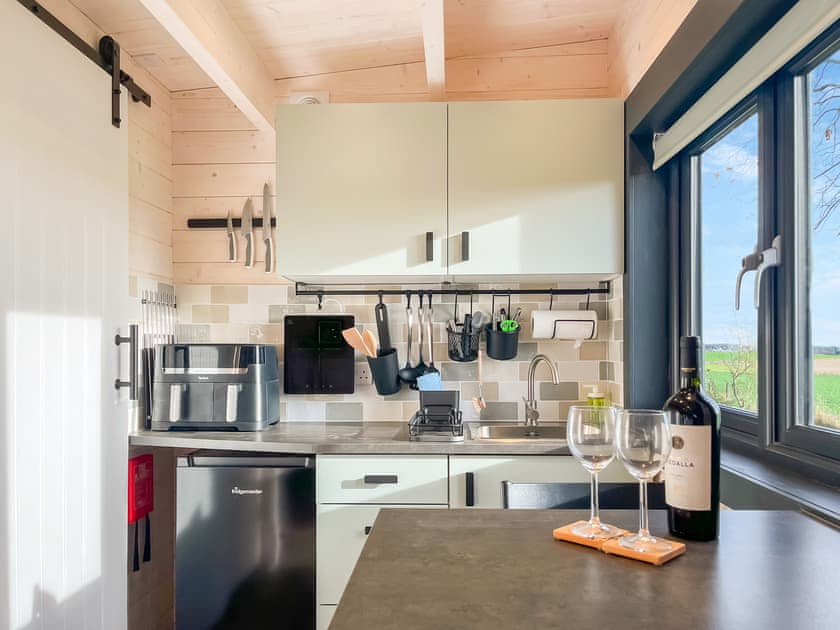 Interior | Bumblebee Cabin - Redroofs Retreats, Forfar