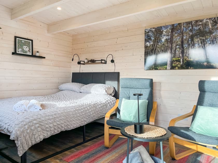 Interior | Bumblebee Cabin - Redroofs Retreats, Forfar
